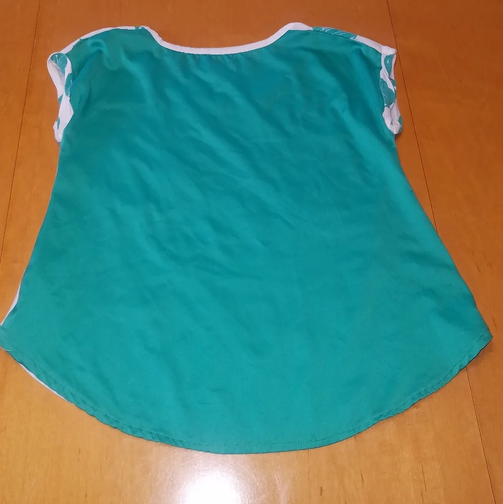 Justice top. Green polka dots Peace